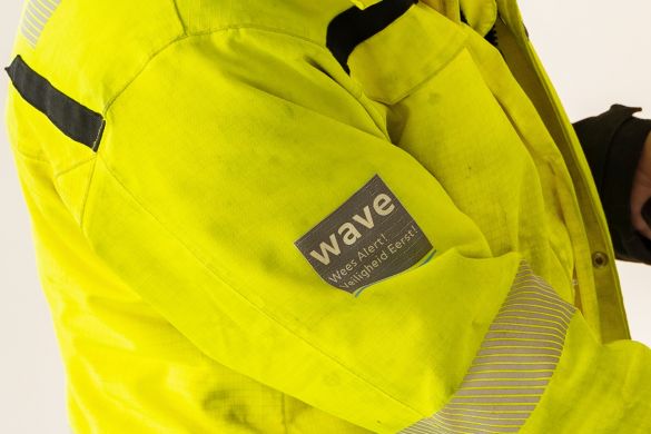 Over ons - Concepten - WAVE logo op jas