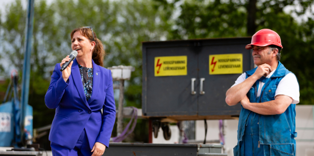 Wethouder Bremer bij start bouw Voorlei