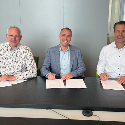 ondertekening planovk Tienvoet Heinenoord_Novaform en KdK.jpeg